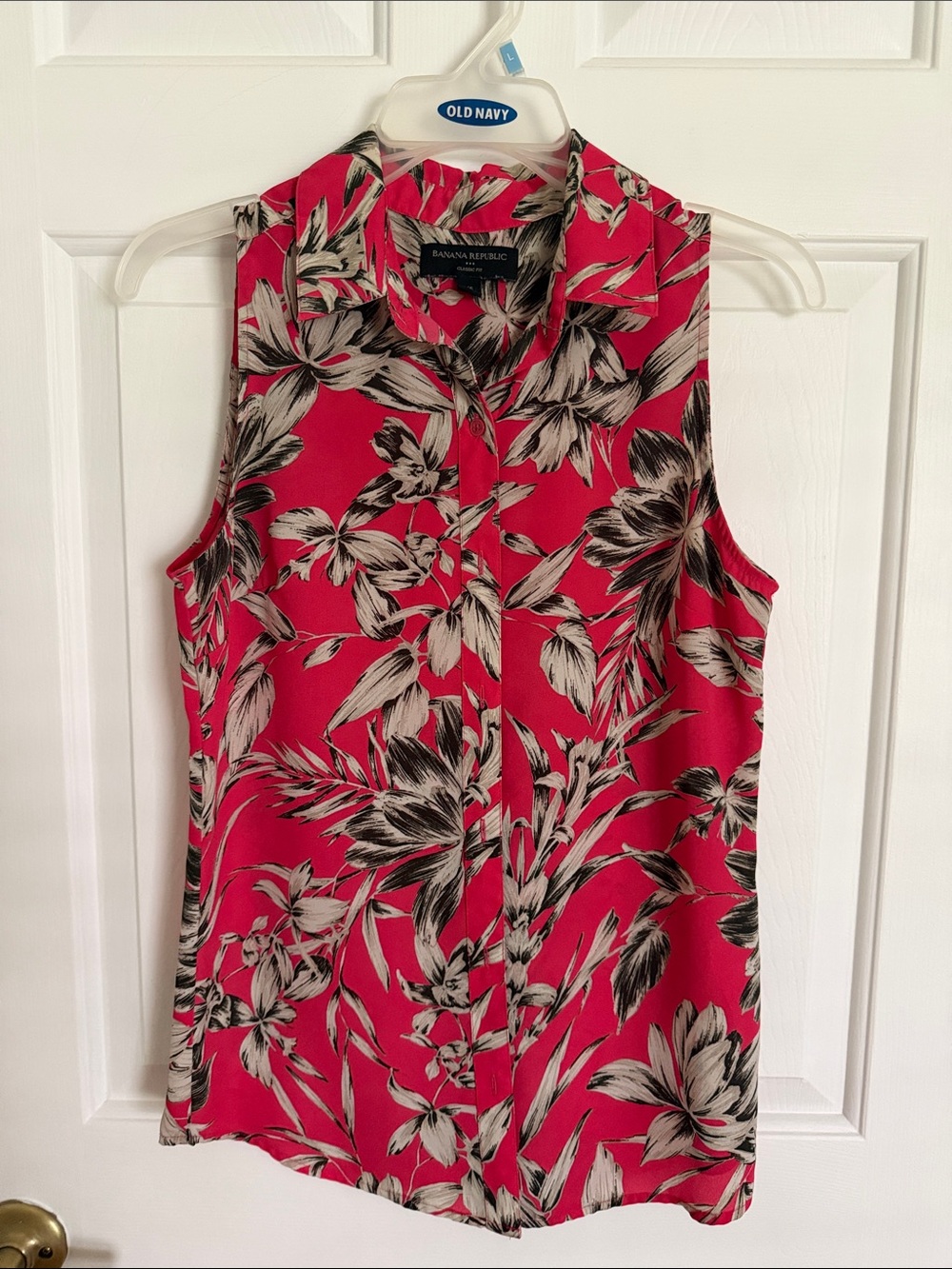 Banana Republic Hot Pink Floral Sleeveless Button-Front Top